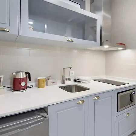 - - 6 Appartement *